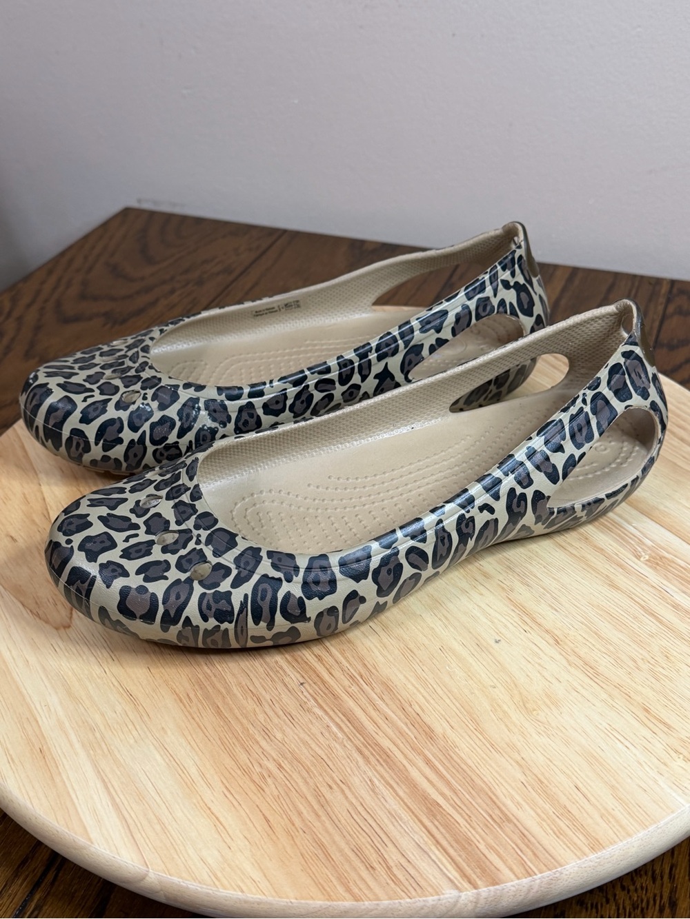 Crocs women’s Kadee Flats shoes